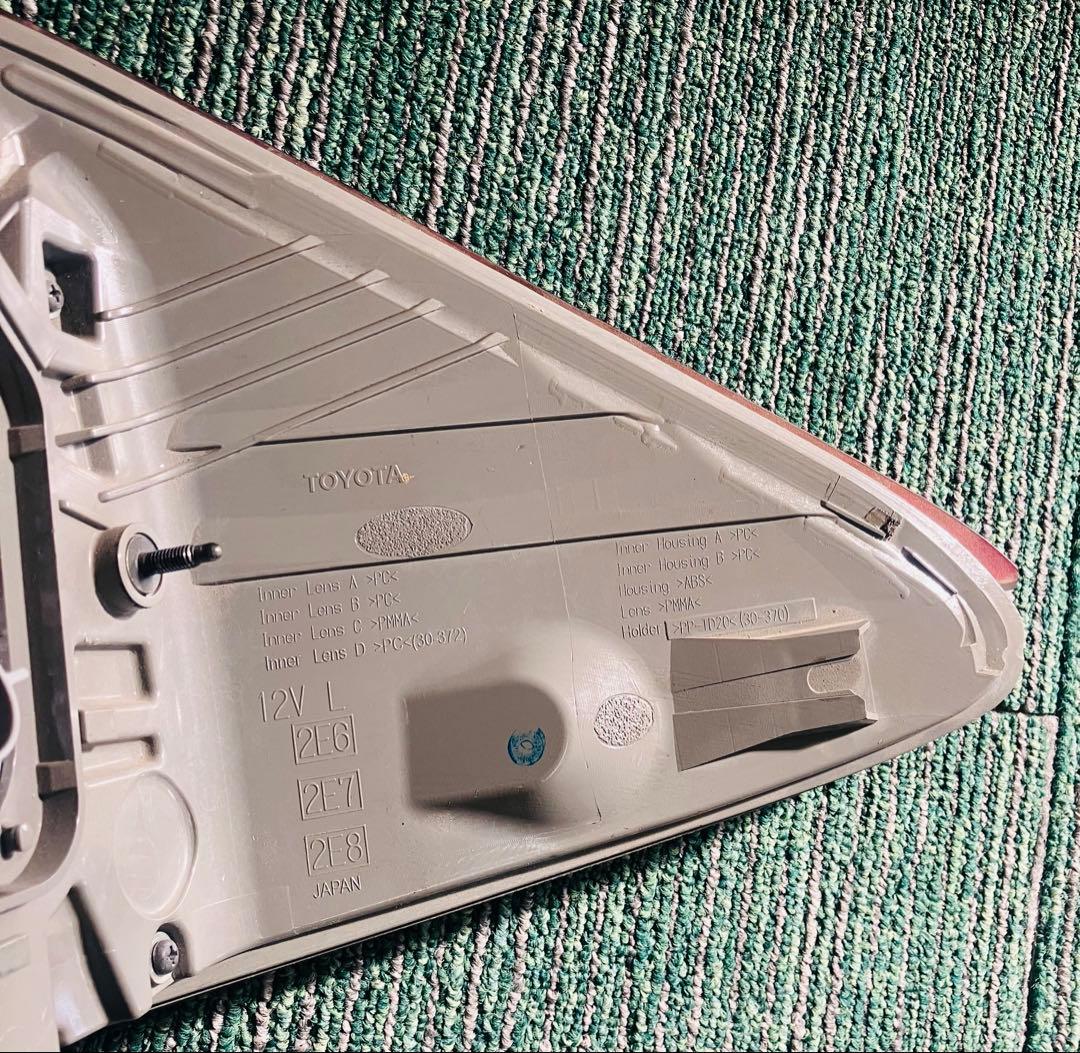 トヨタクラウンアスリートGRS200 テールライト 左