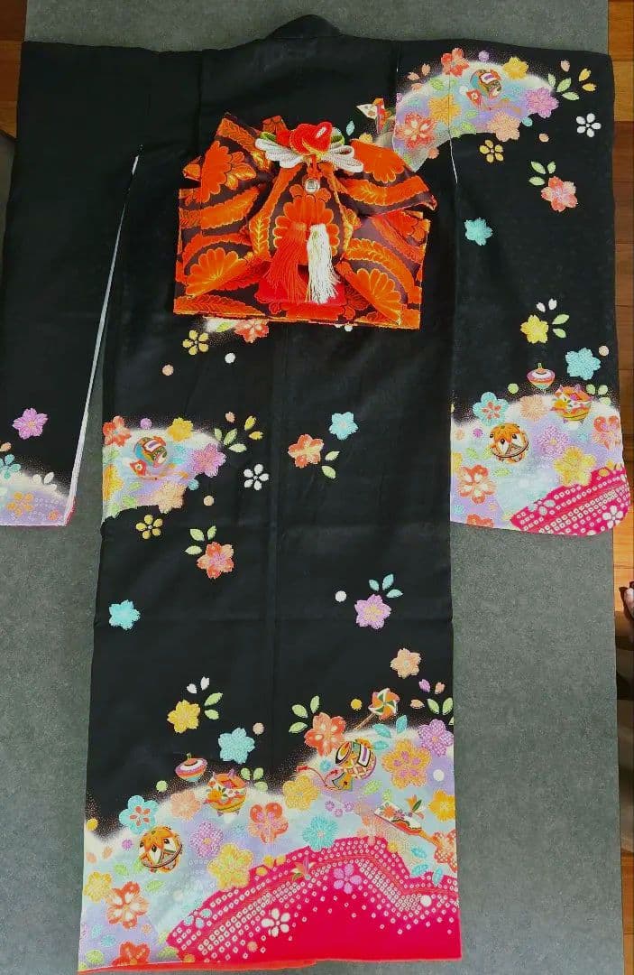 七五三用 正絹　花柄黒着物フルセット　着物　襦袢　帯　帯揚げ帯締め　バッグ　草履