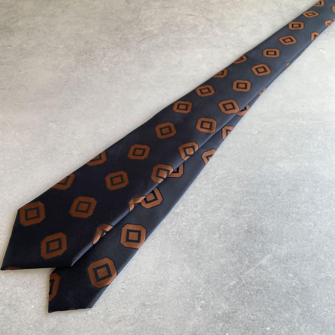 25年新作Holiday&Brownホリデー&ブラウン幾何学ネクタイ