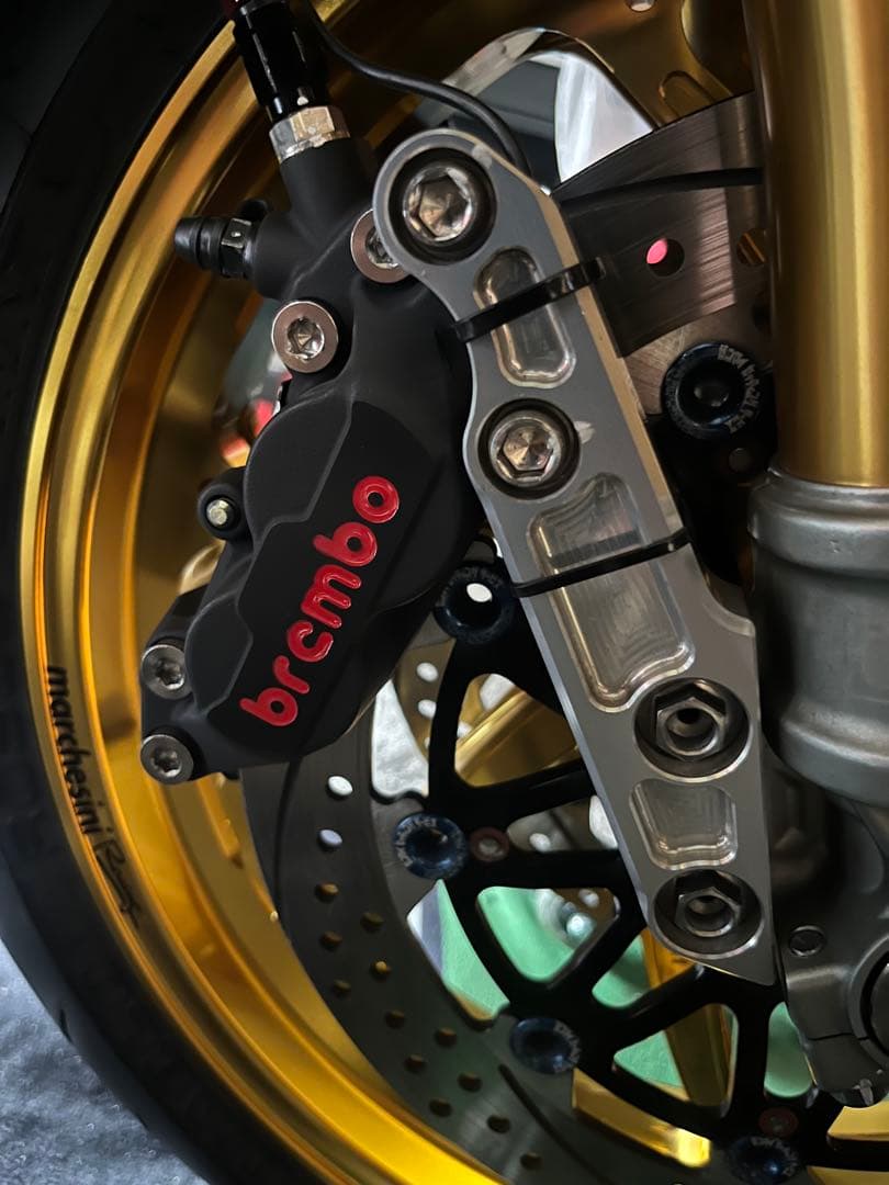 brembo ブレーキキャリパー 黒