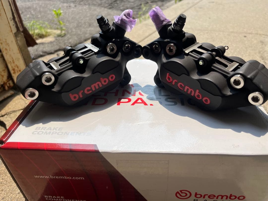 brembo ブレーキキャリパー 黒