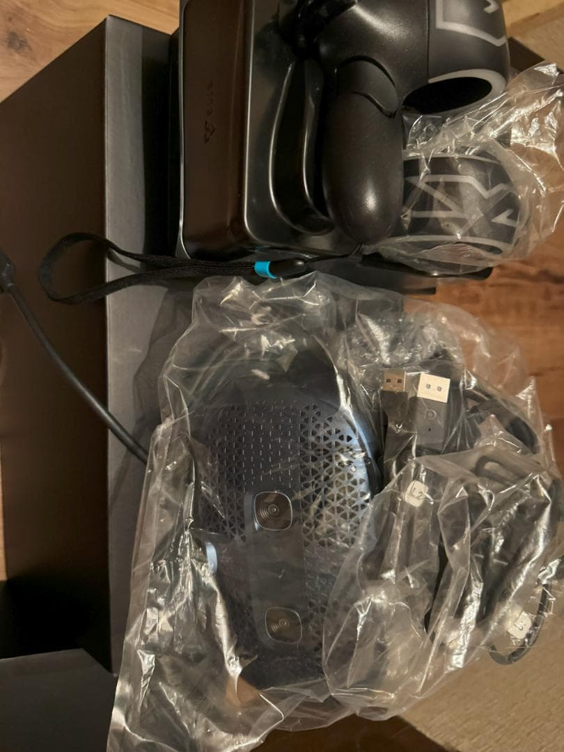 VIVE COSMOS VRヘッドセット コントローラー付き