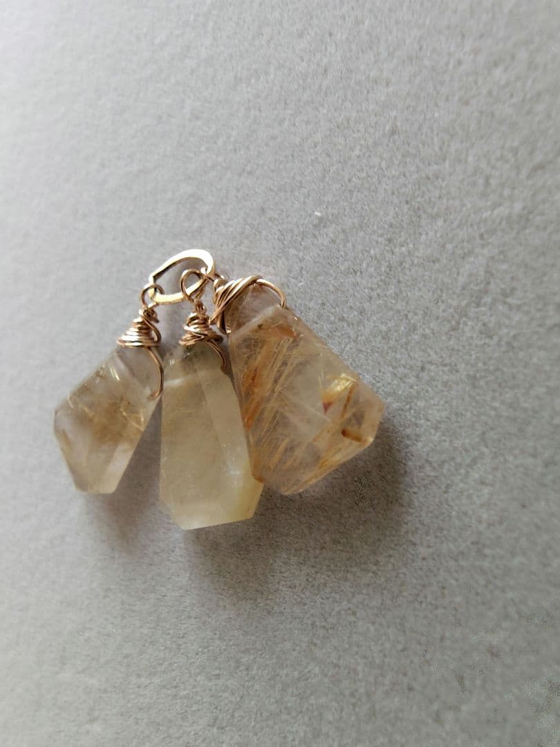 【087】agete ネックレスチャーム ルチルクォーツ