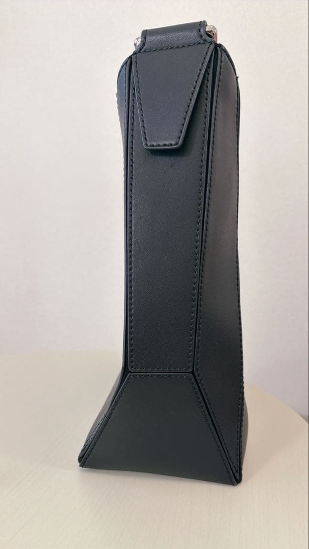 【美品】CHARLES & KEITH Nasrin ジオメトリックトートバッグ