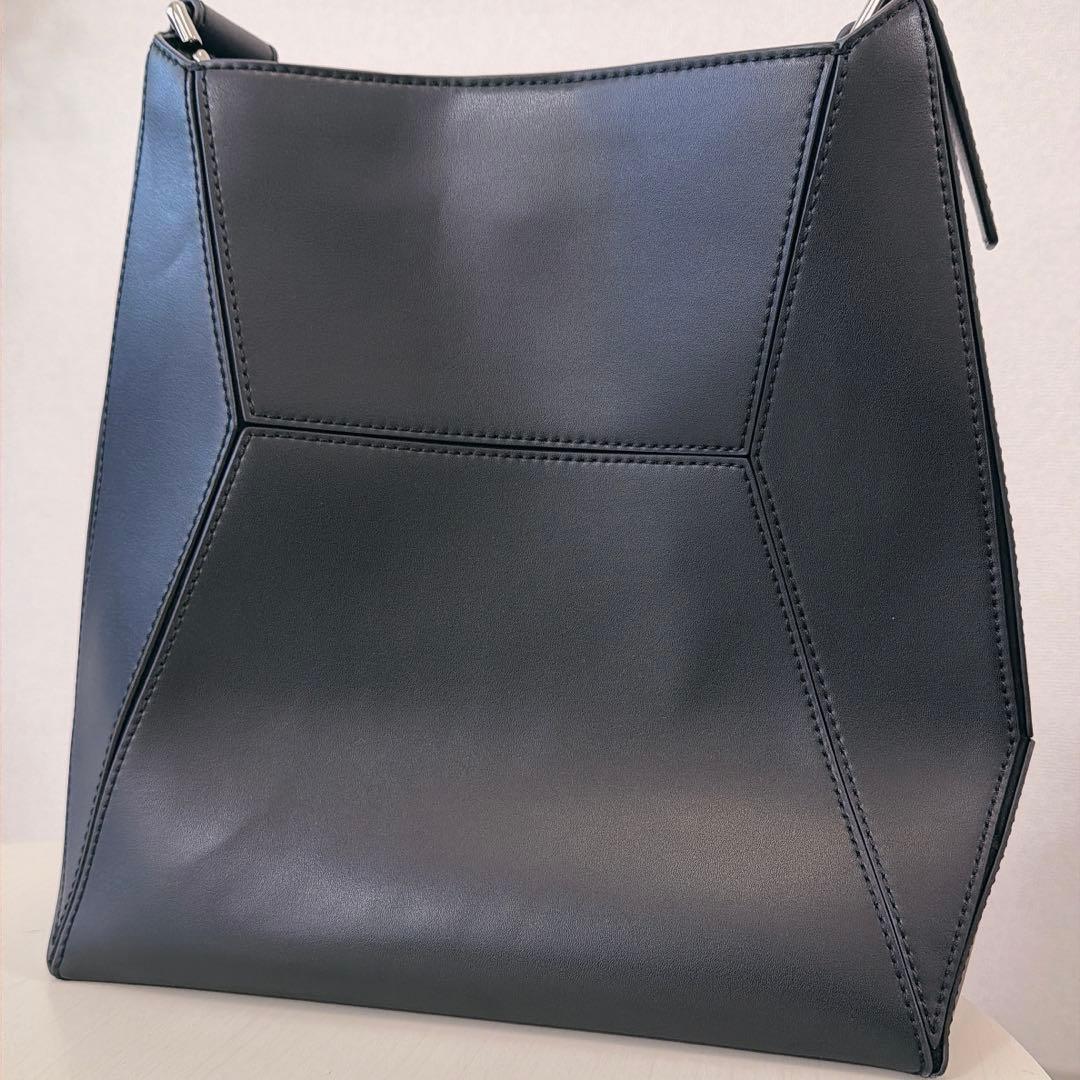 【美品】CHARLES & KEITH Nasrin ジオメトリックトートバッグ