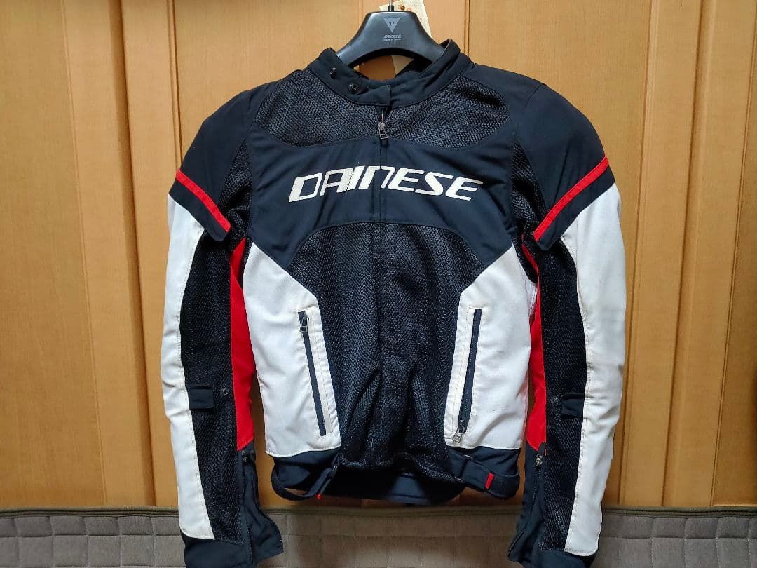 Dainese（ダイネーゼ）製のバイク用スポーツジャケット2点セットです。