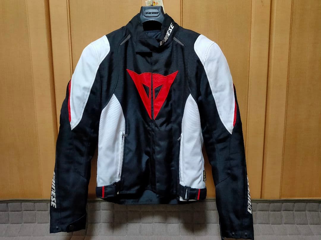 Dainese（ダイネーゼ）製のバイク用スポーツジャケット2点セットです。