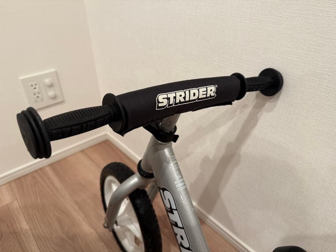 STRIDER プロ　シルバー　バランスバイク