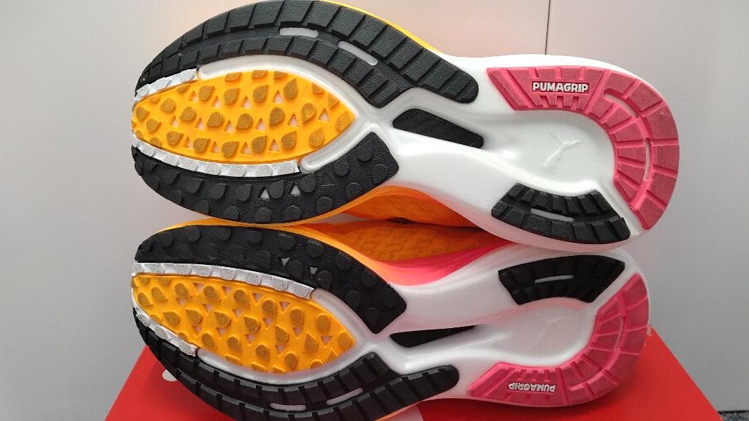 PUMA NITRO 陸上競技用スパイクシューズ