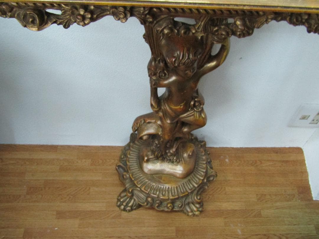 クラシック木製彫刻テーブル　アンティーク