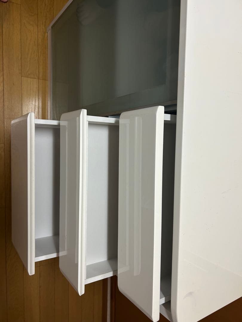 値下げ中！ホワイト 食器棚 スライド式扉 4引き出し