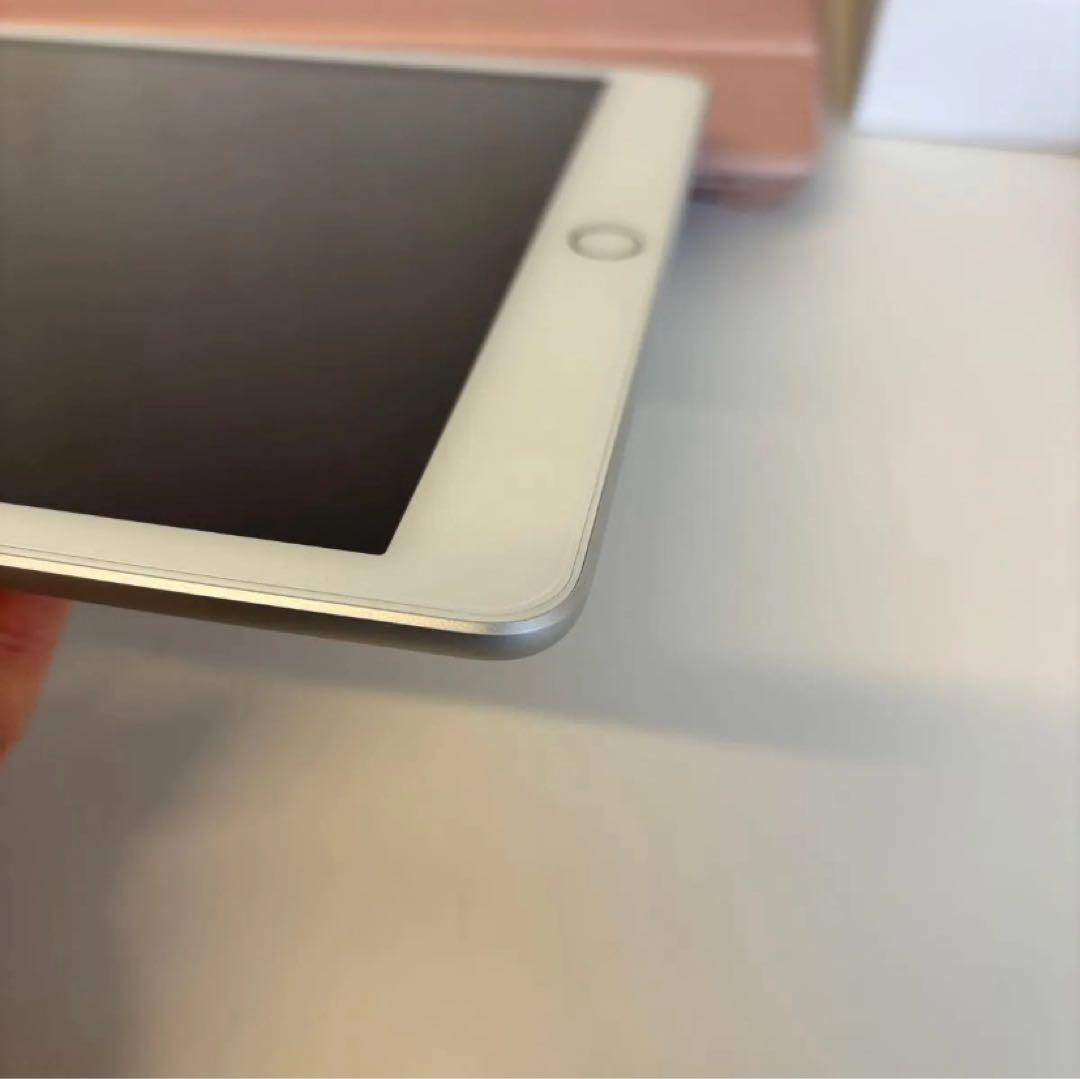 【第7世代】iPad2019 Wi-Fi 128GB シルバー ケース2個付き