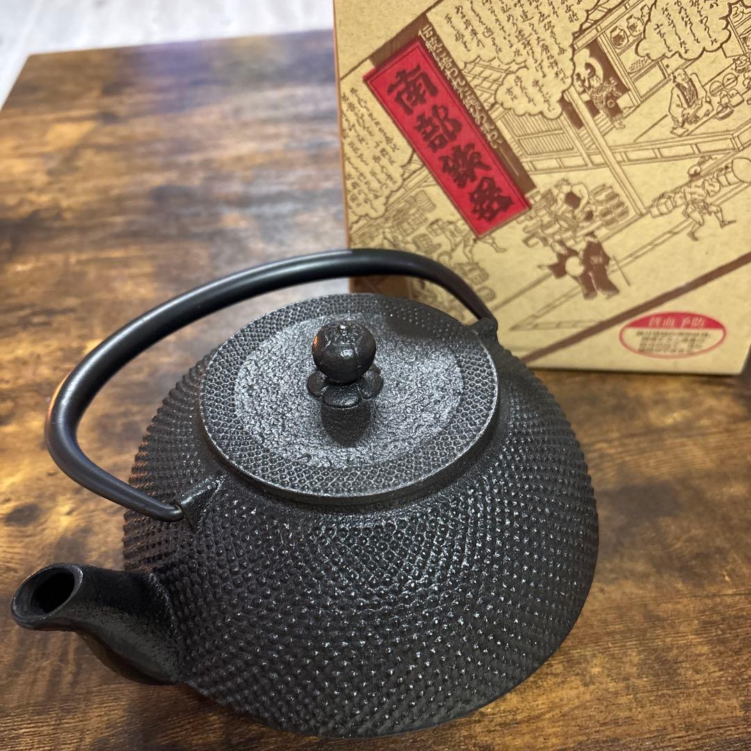 南部鉄器1.1ℓ 池永鉄工製　箱付き　鉄瓶　南部アラレ　IH対応