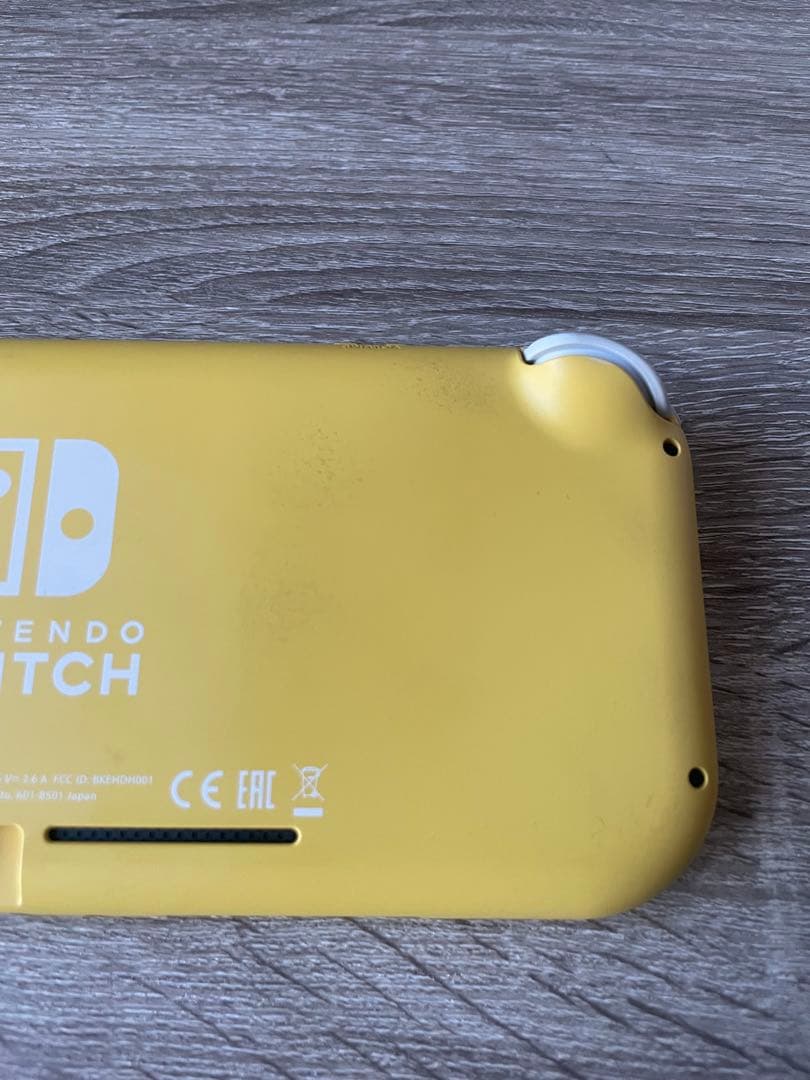 Nintendo Switch Lite イエロー ポケモンカバー付き