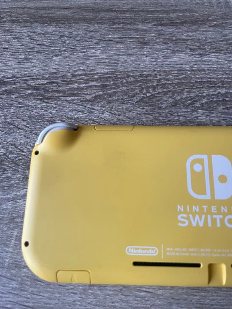 Nintendo Switch Lite イエロー ポケモンカバー付き