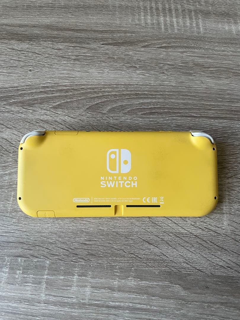 Nintendo Switch Lite イエロー ポケモンカバー付き