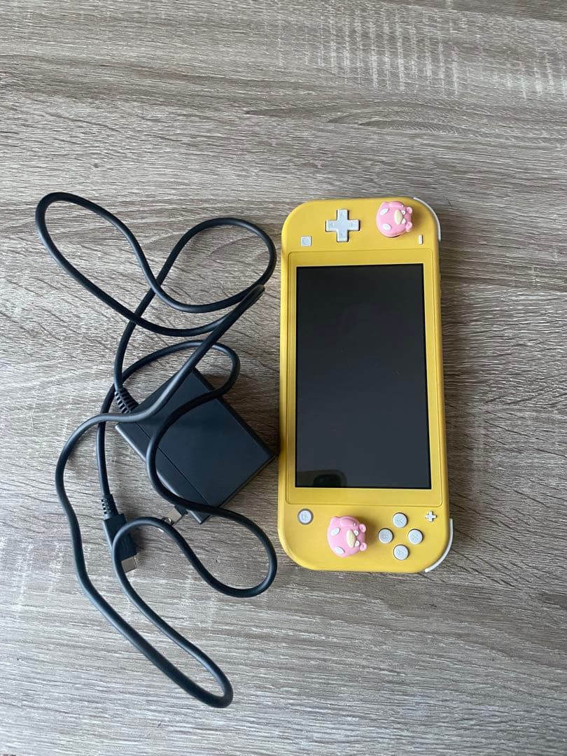 Nintendo Switch Lite イエロー ポケモンカバー付き