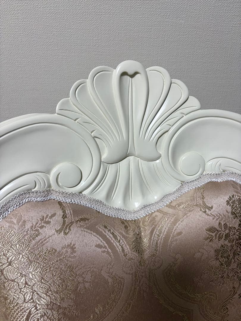 4.クラシック ホワイト ダイニングチェア　美品　4脚持っています。