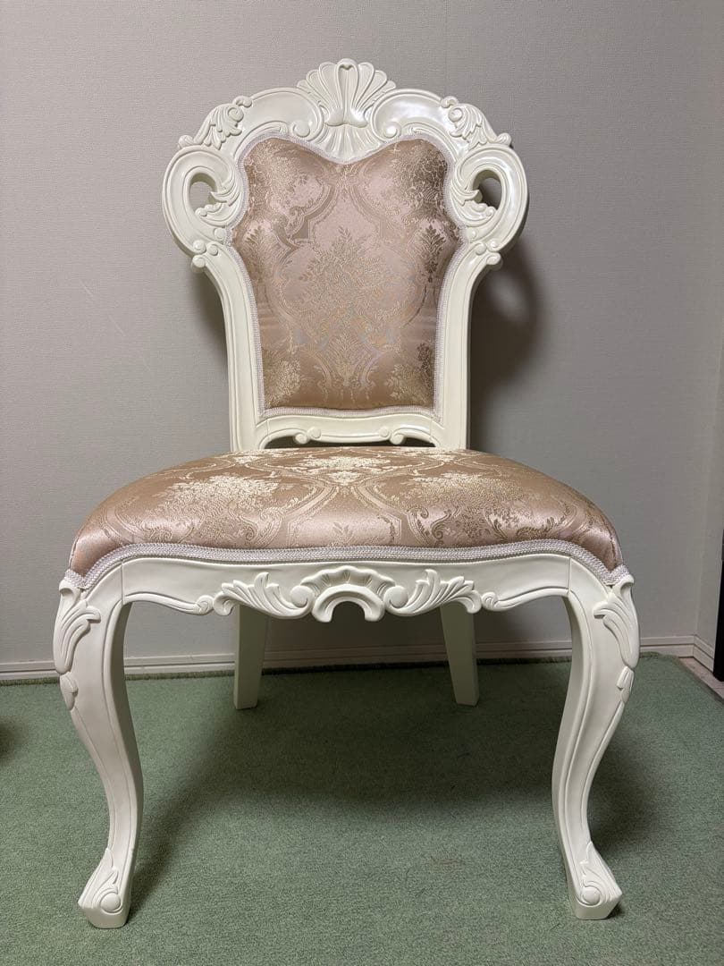 4.クラシック ホワイト ダイニングチェア　美品　4脚持っています。