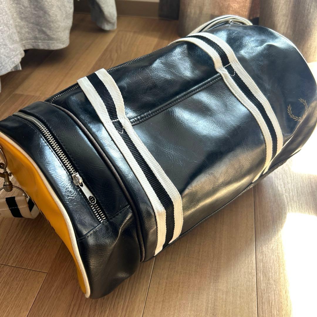 FRED PERRY 　フレッドペリー バレルバック ボストンバッグ ブラック