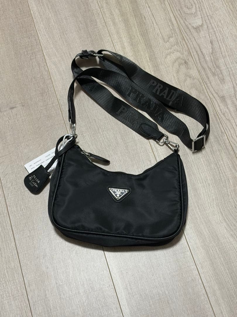 PRADA ブラック ナイロン ショルダーバッグ　プラダ