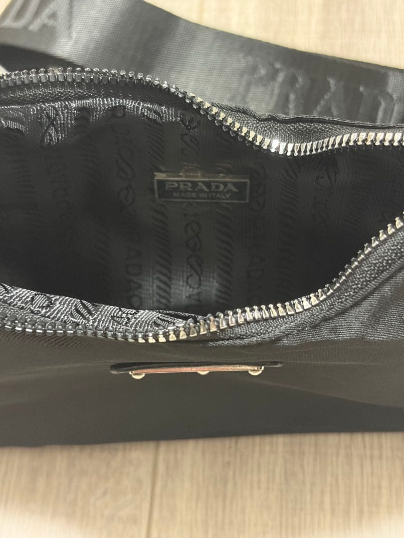 PRADA ブラック ナイロン ショルダーバッグ　プラダ