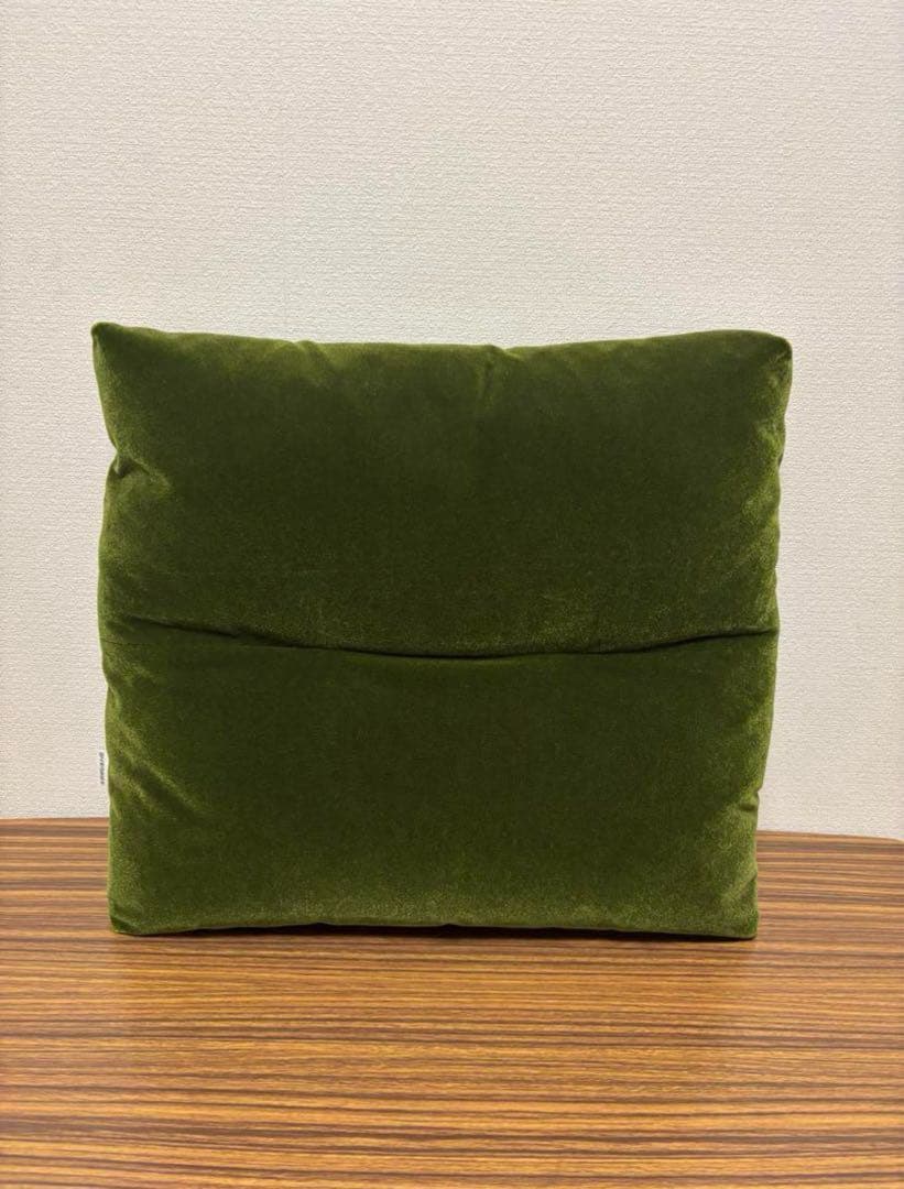 ど*ぴ様 カリモク60 ロビークッション