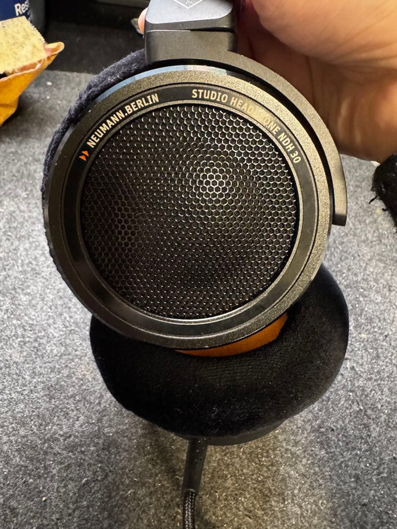 ヘッドホン Neumann NDH30