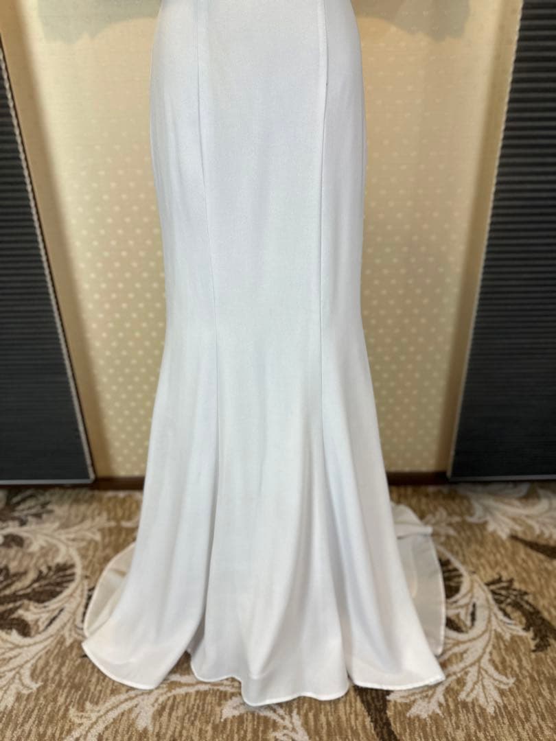 ホワイト Vネック フィット＆フレアドレス