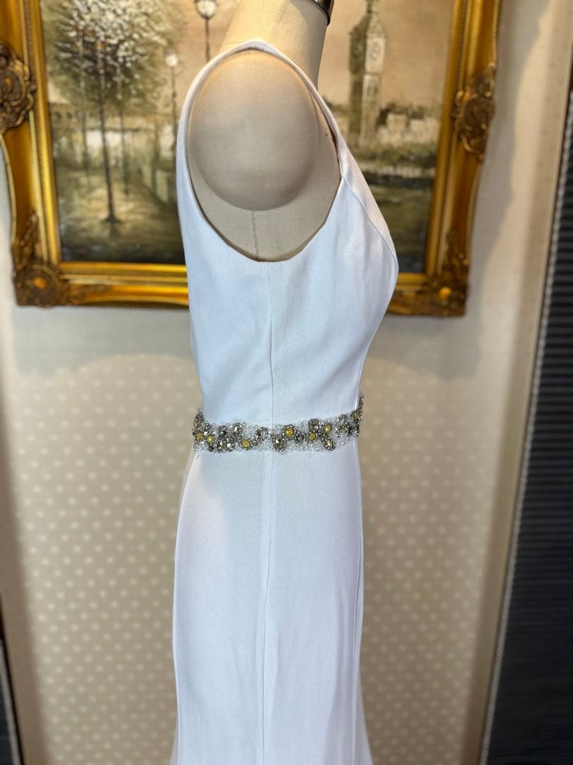 ホワイト Vネック フィット＆フレアドレス