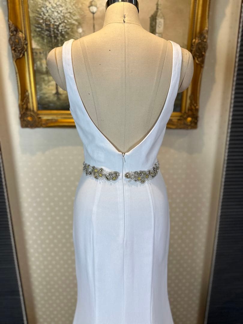 ホワイト Vネック フィット＆フレアドレス