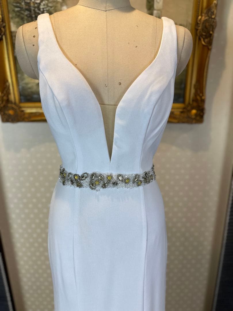 ホワイト Vネック フィット＆フレアドレス