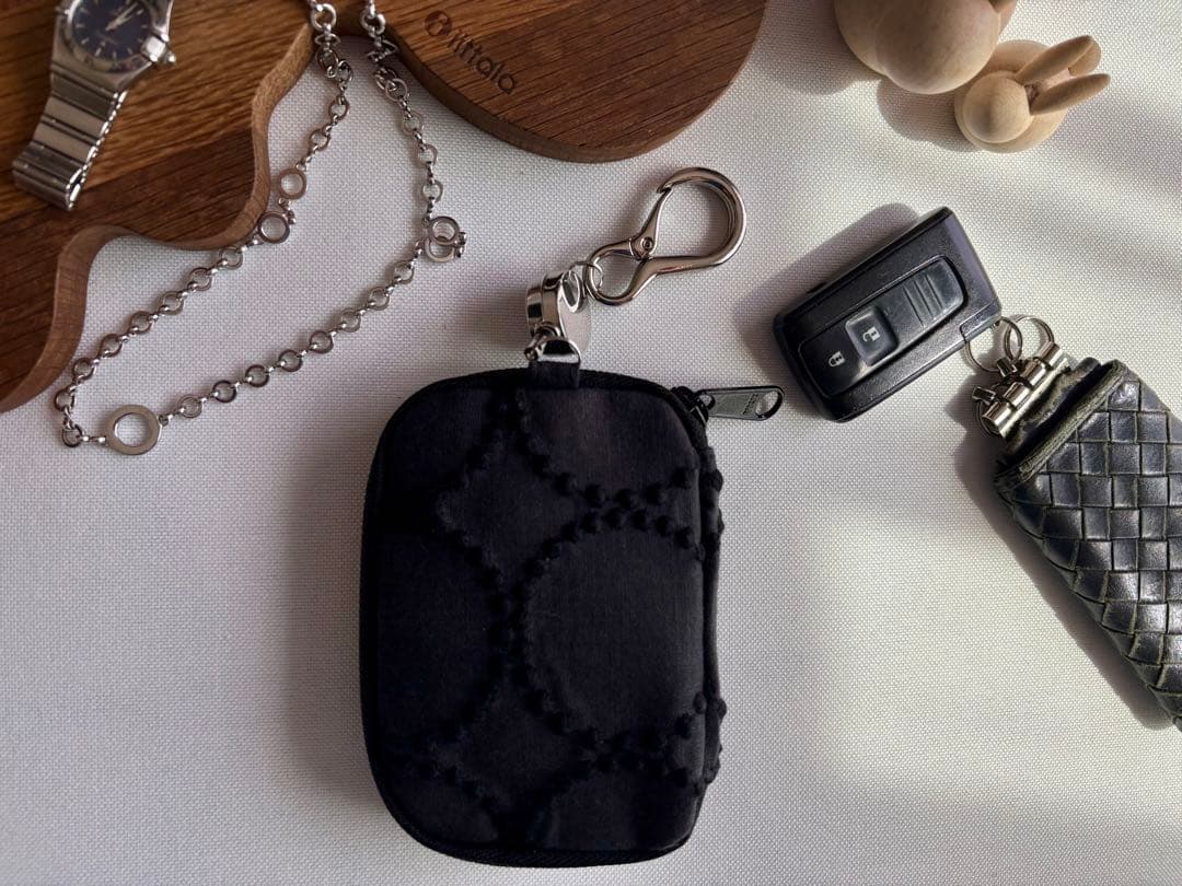 comin【マルチケース／キーポーチ】タンバリン チャコール×ブラック