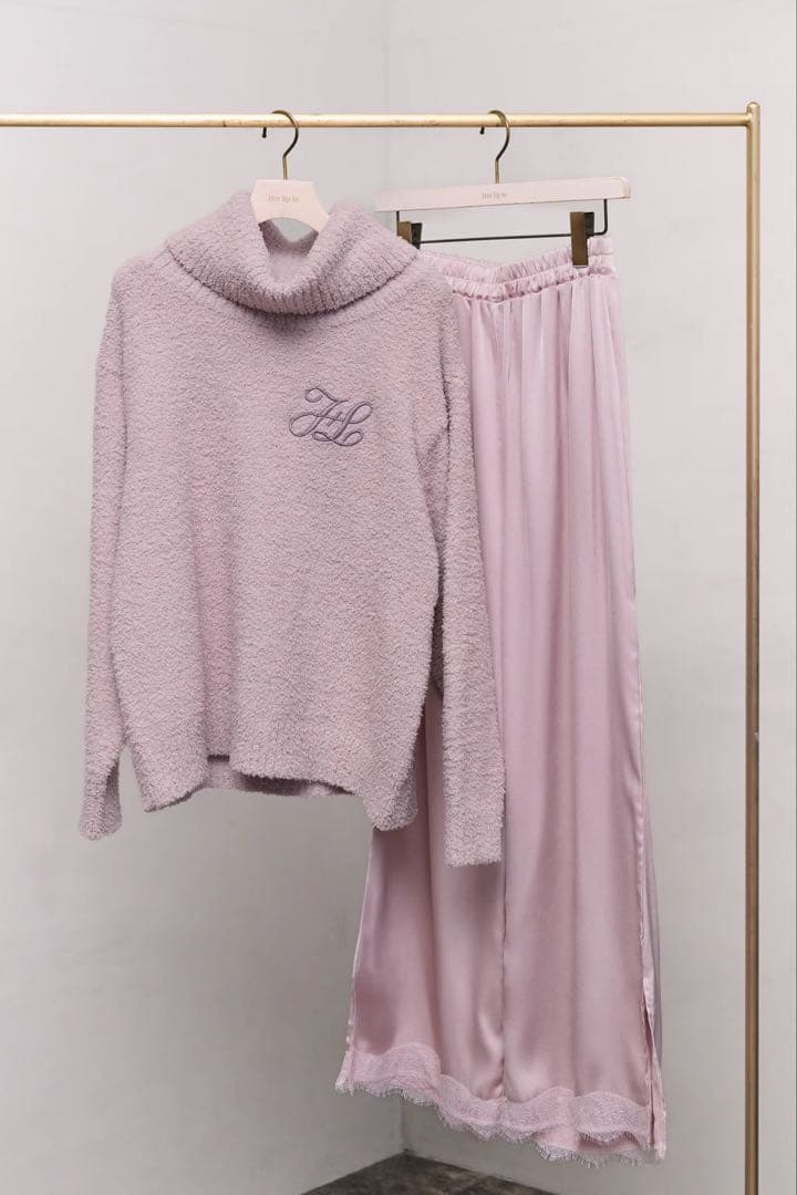 新品未使用 Herlipto スカート、ルームウェアセット