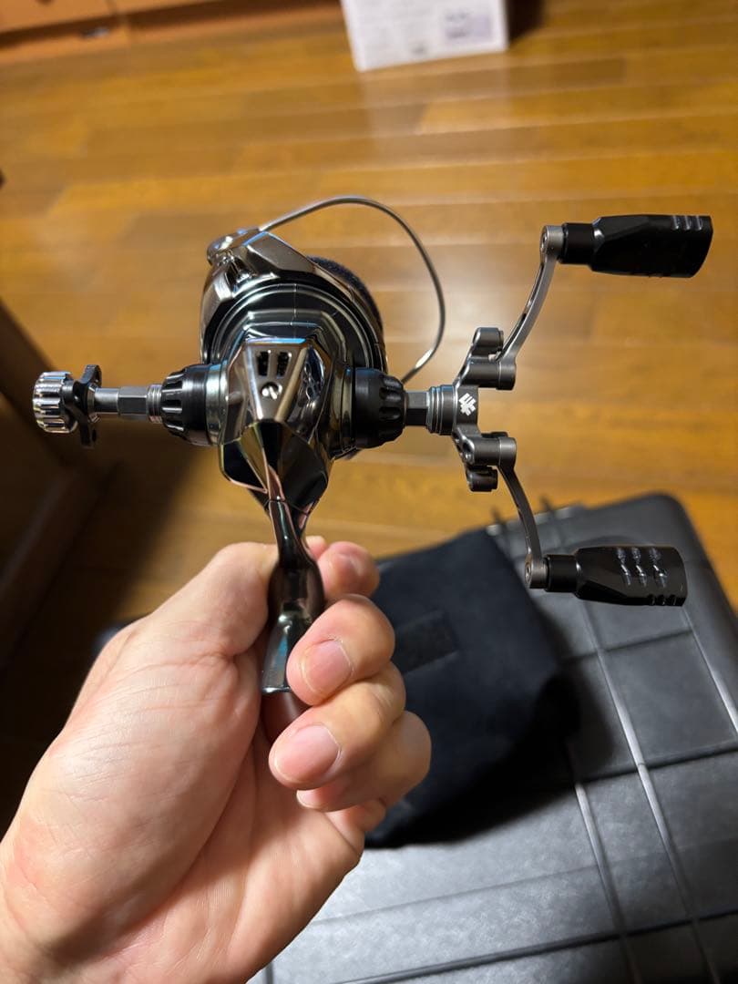 新年価格:新品未使用22Stella C2000S箱付き。34ハンドルセット