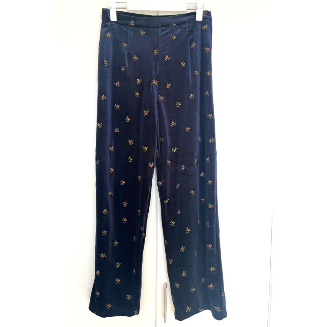 完売 【OUTDOOR PRODUCTS】 刺繍ベロアフレアパンツ