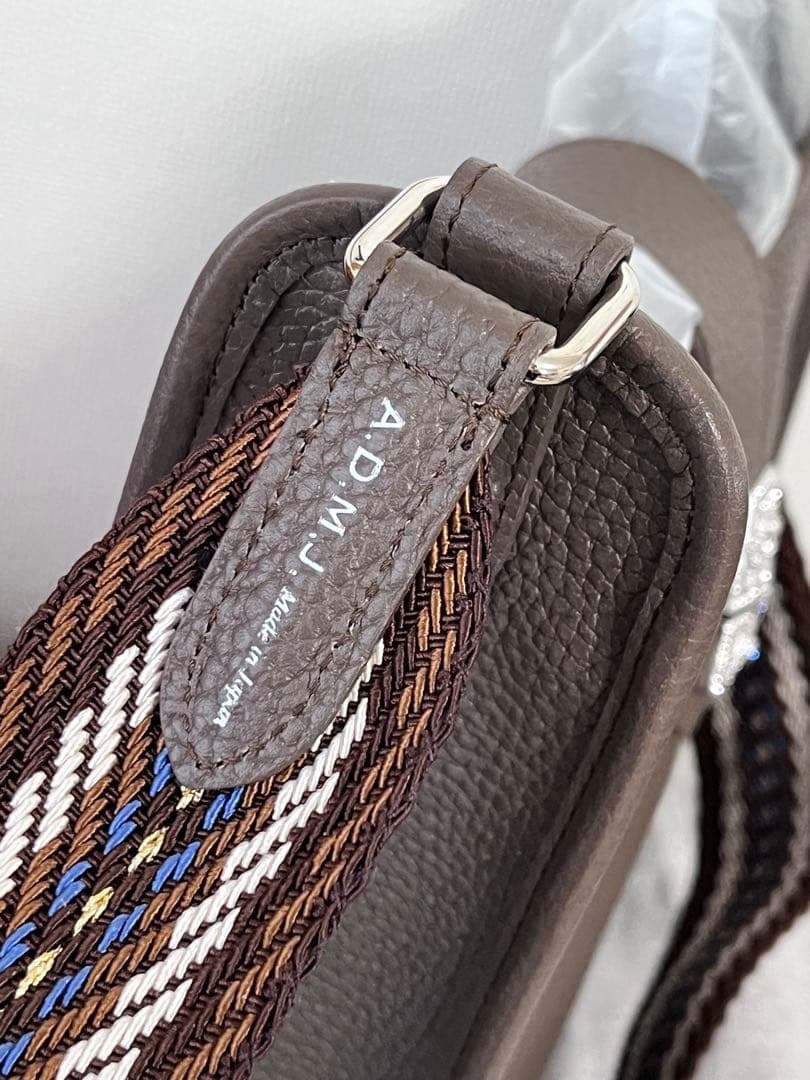 【美品】ADMJ アールデコモチーフ クロスボディバッグ