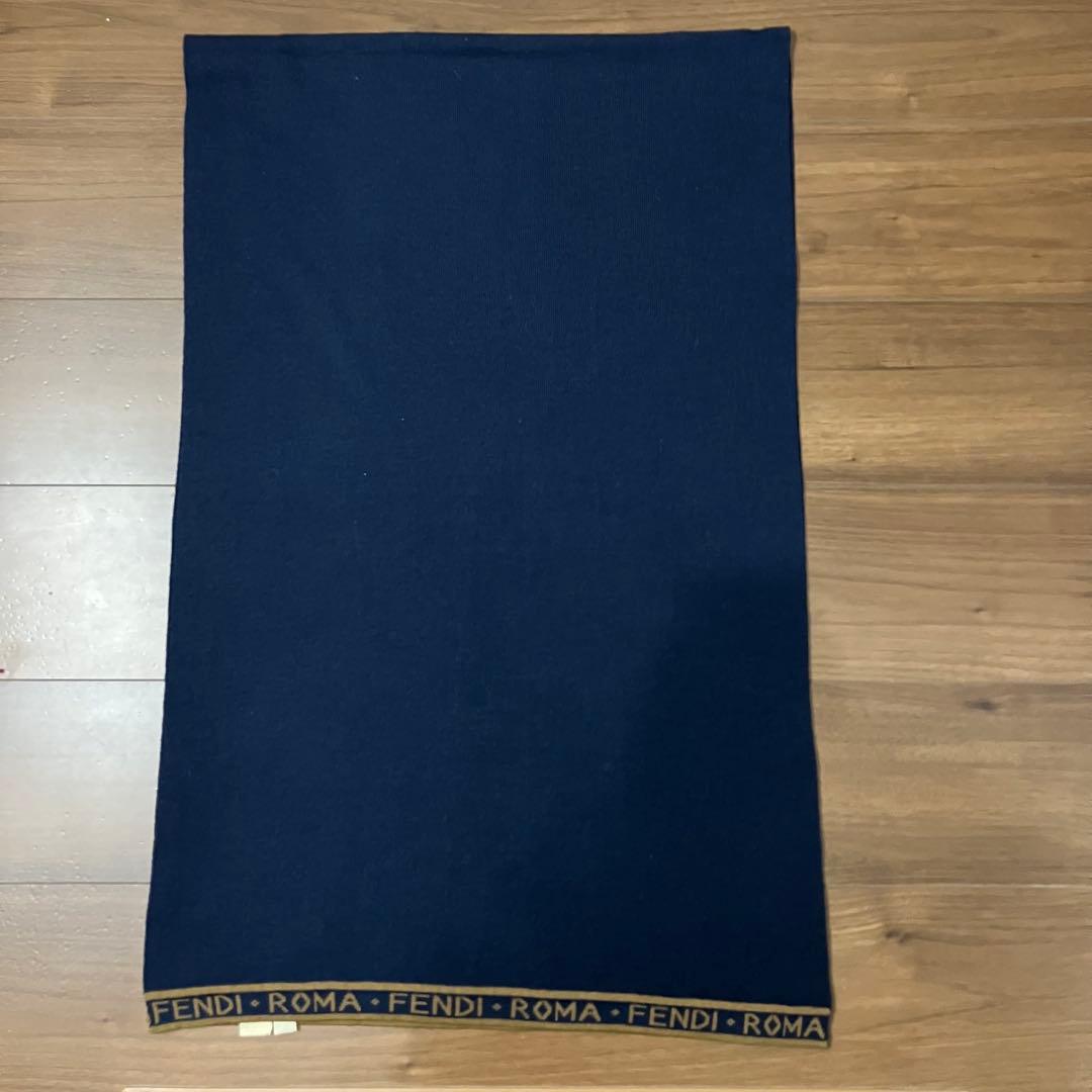美品❣️希少✨✨FENDI ネイビー ロゴ入りマフラー　ウール100%