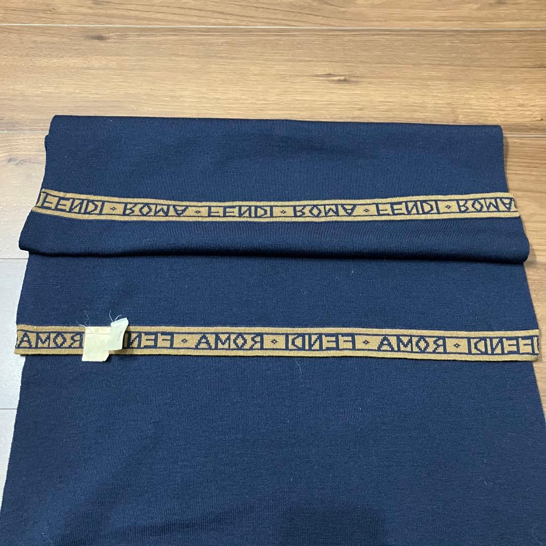 美品❣️希少✨✨FENDI ネイビー ロゴ入りマフラー　ウール100%