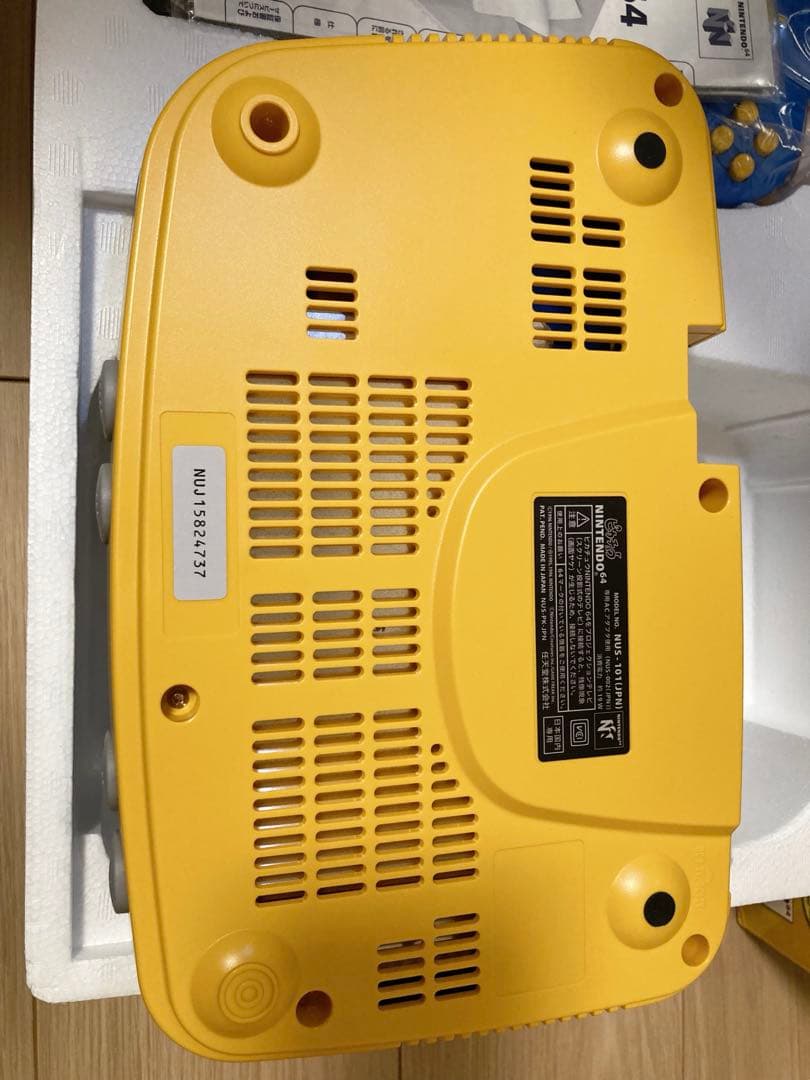 新品未使用 ニンテンドー64 本体 ピカチュウバージョン ブルー イエロー