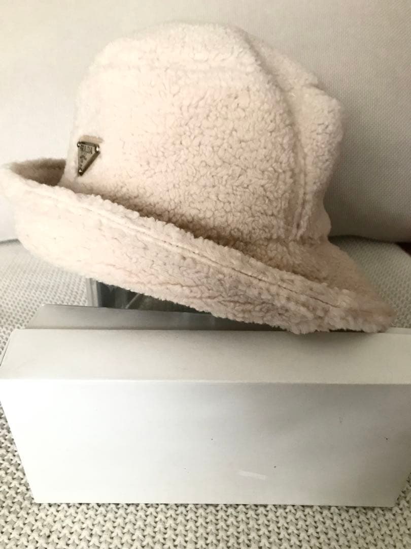 PRADA ボア バケットハット クリーム