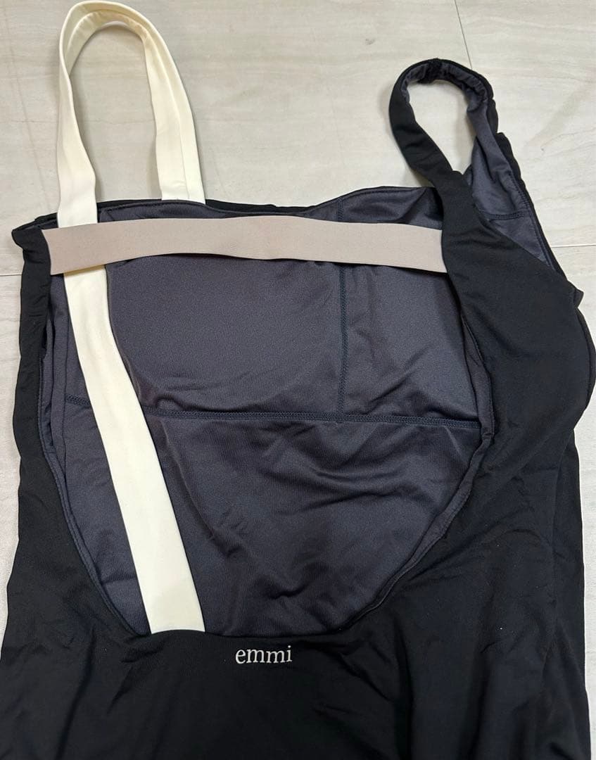 未使用品　タグ付き　emmi ワンピース水着　ブラック