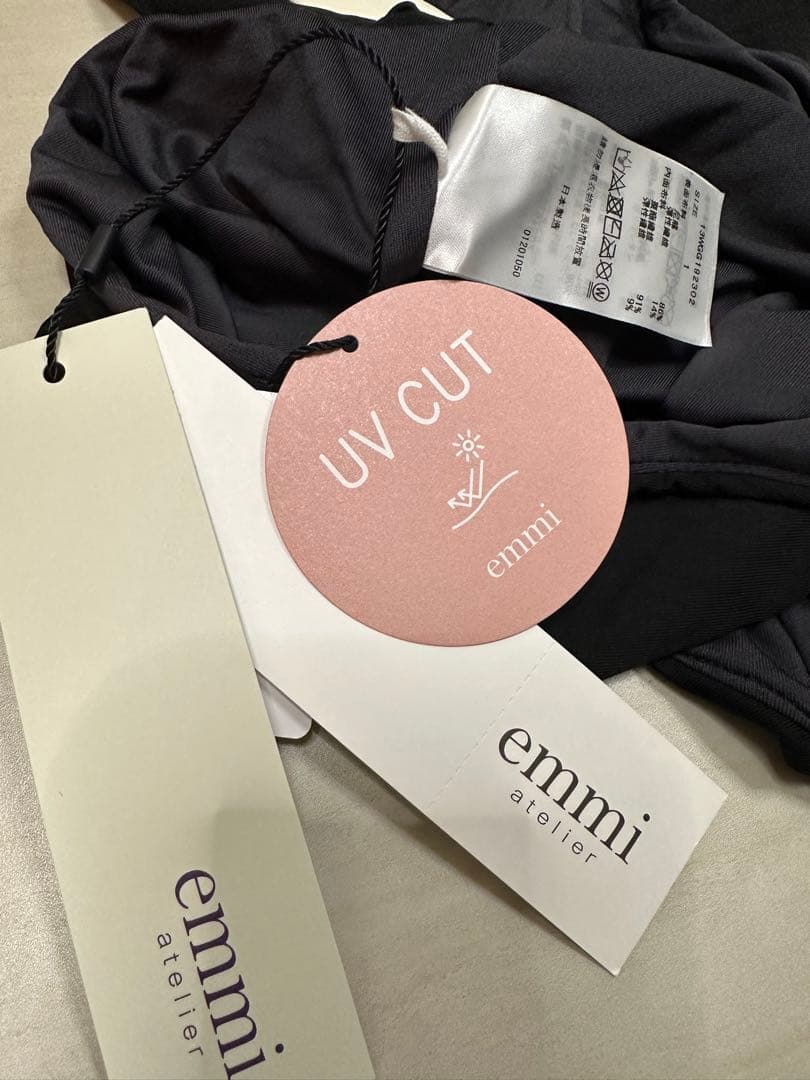 未使用品　タグ付き　emmi ワンピース水着　ブラック