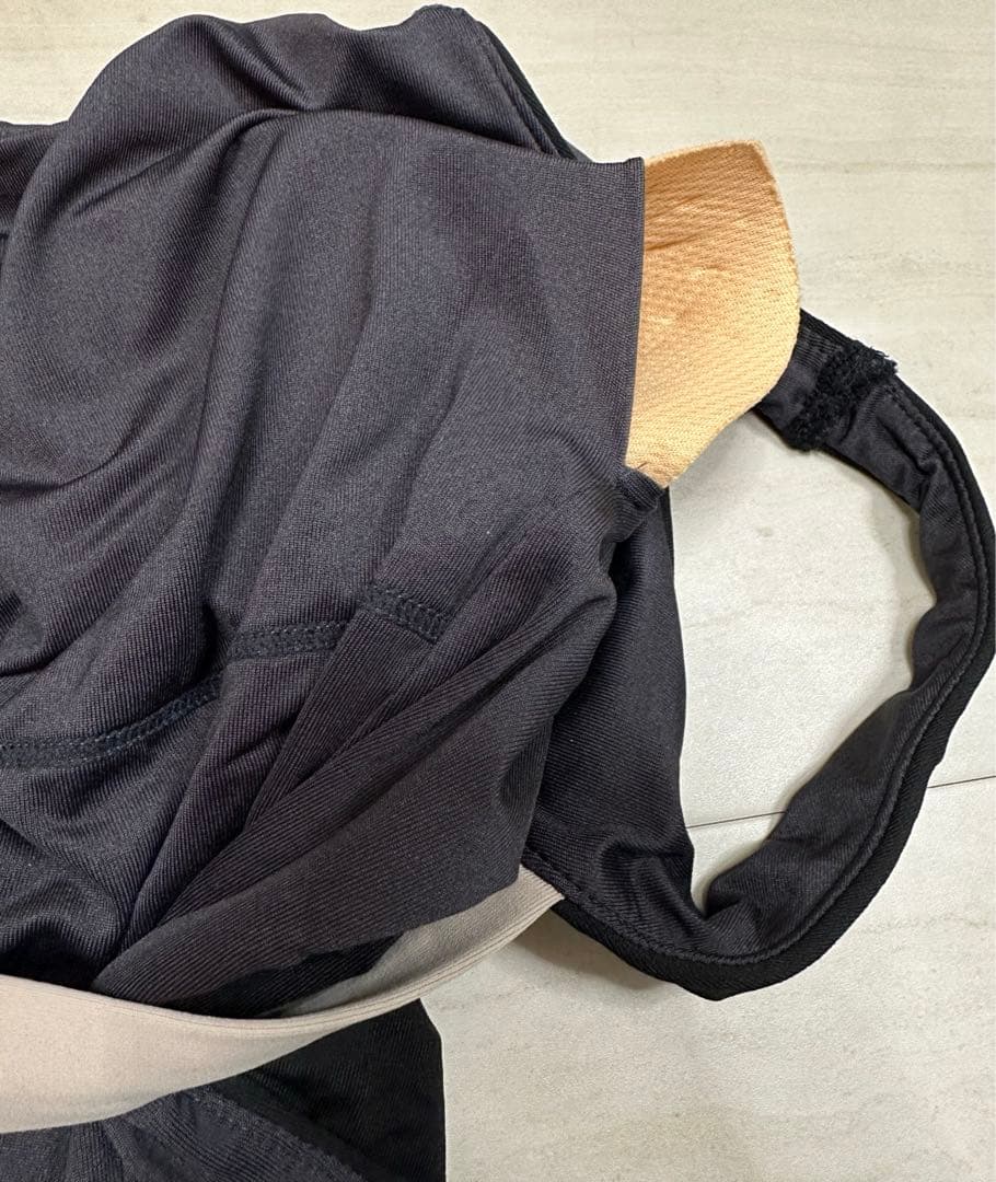 未使用品　タグ付き　emmi ワンピース水着　ブラック