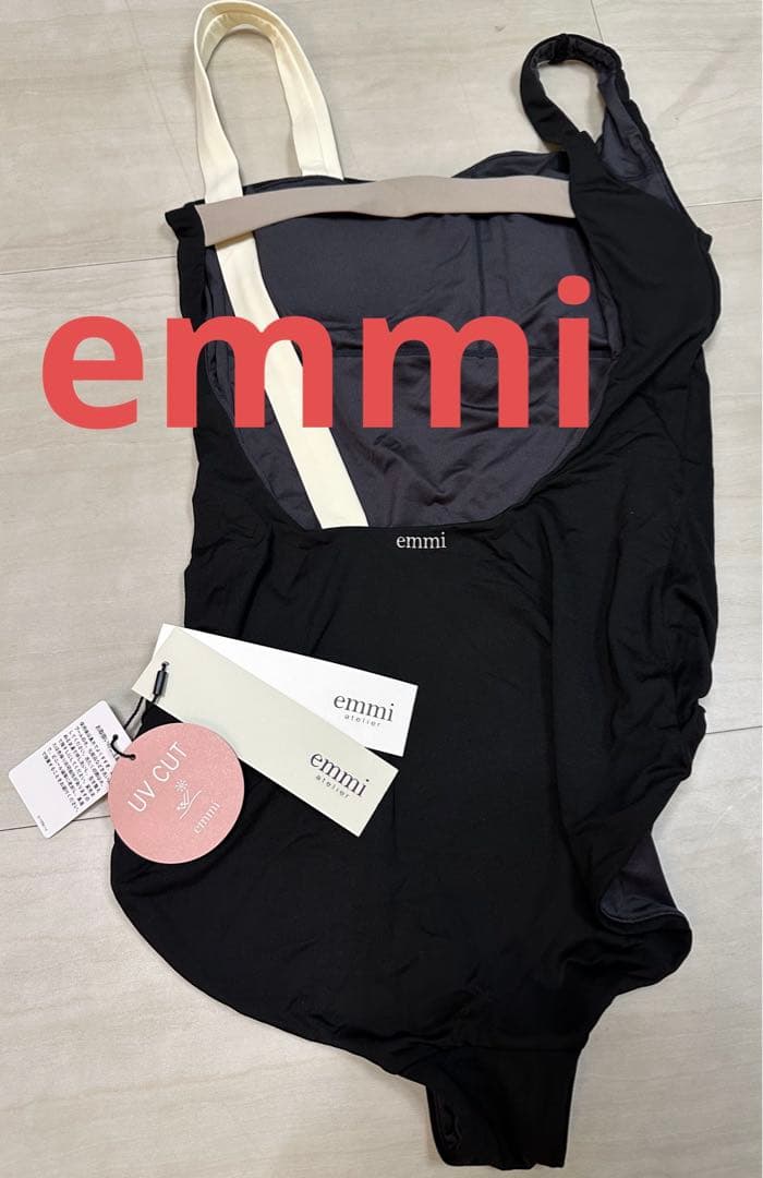 未使用品　タグ付き　emmi ワンピース水着　ブラック