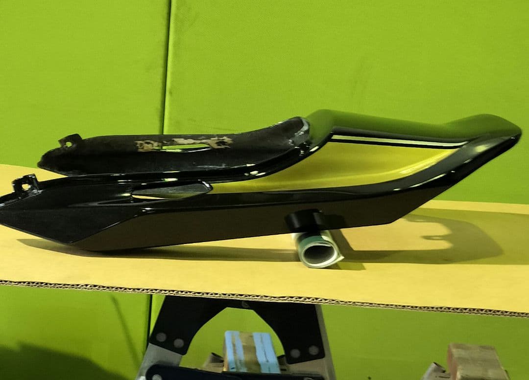 早いもの勝ち！zrx1200ダエグ　VERTIAヴェルティア　ロングテールカウル