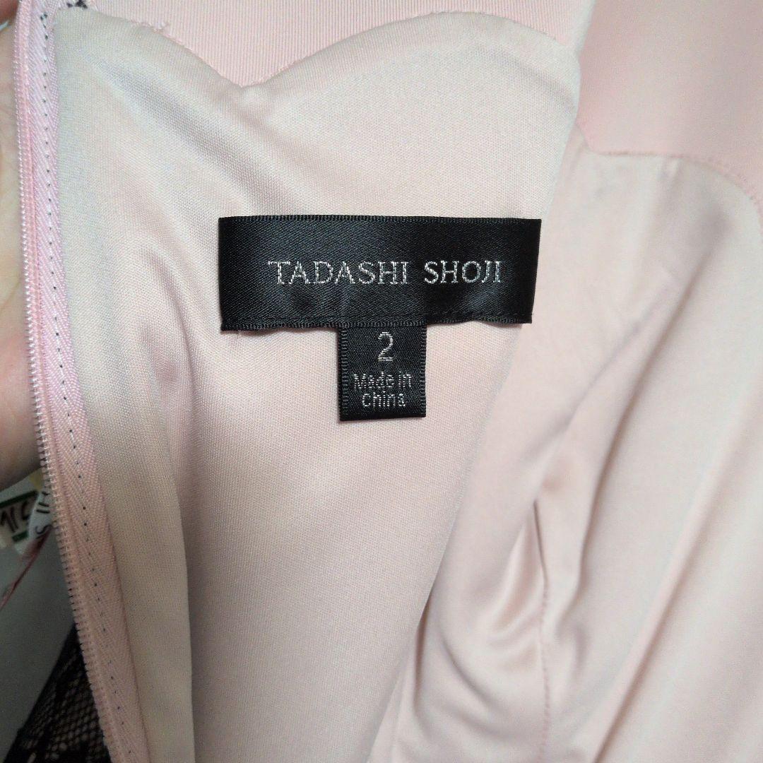 タダシショウジ ピンクと黒のレースタイトドレス