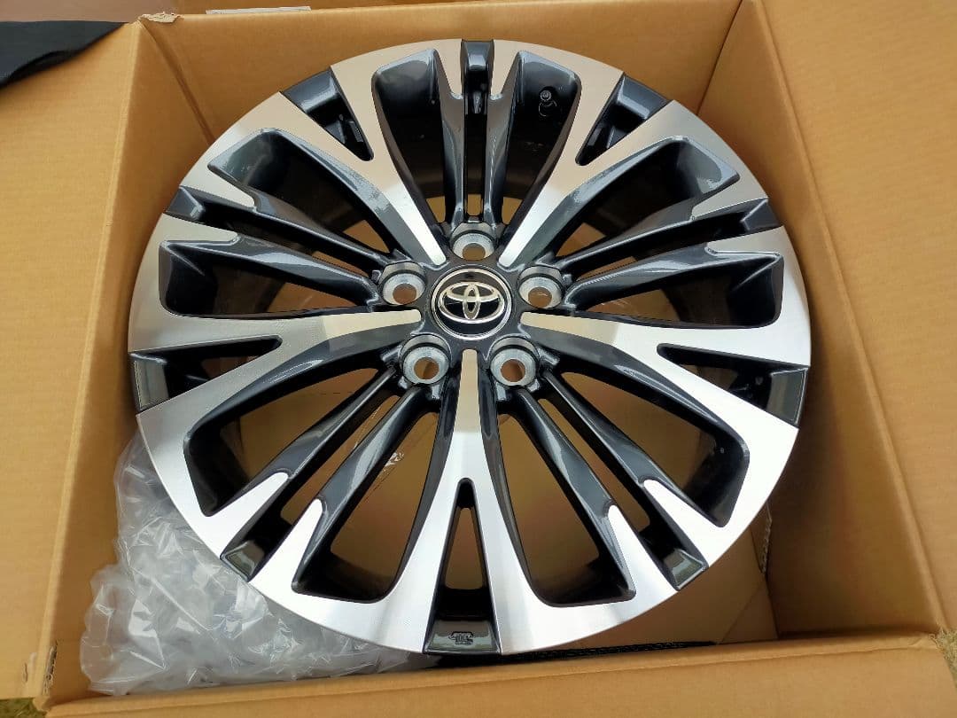 トヨタヤリスクロス18インチ 純正アルミホイール2本