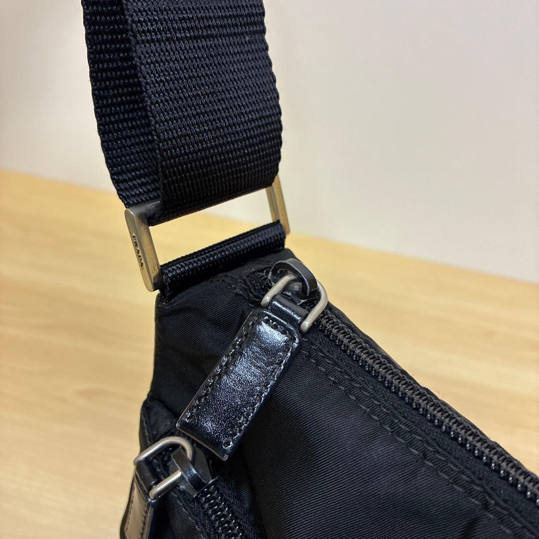 PRADA プラダ　ショルダーバッグ　ナイロン　ブラック　BT0421
