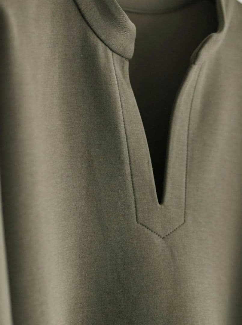 1743　北欧暮らしの道具店　シワになりにくいポンチ素材のワンピース　オリーブM